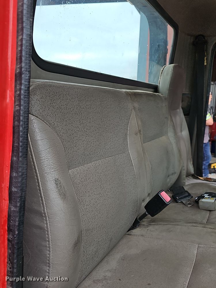 image for item NP9192 1997 International 4700  rollback truck