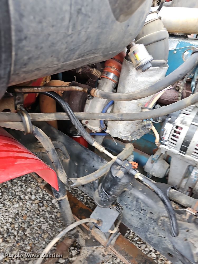 image for item NP9192 1997 International 4700  rollback truck