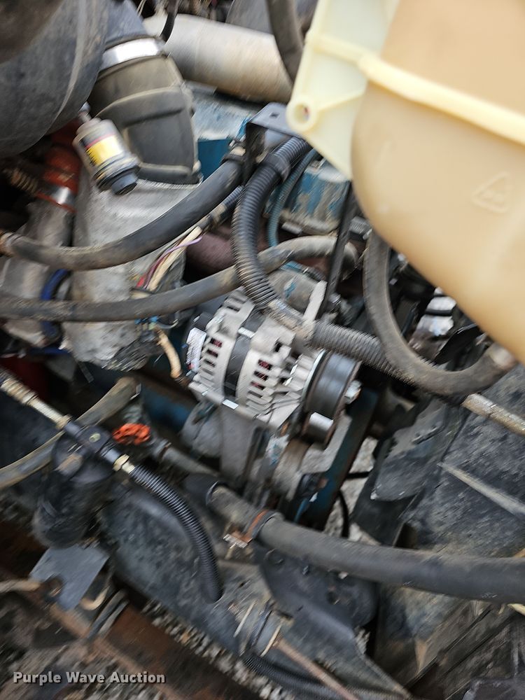 image for item NP9192 1997 International 4700  rollback truck