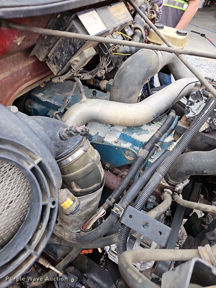 image for item NP9192 1997 International 4700  rollback truck