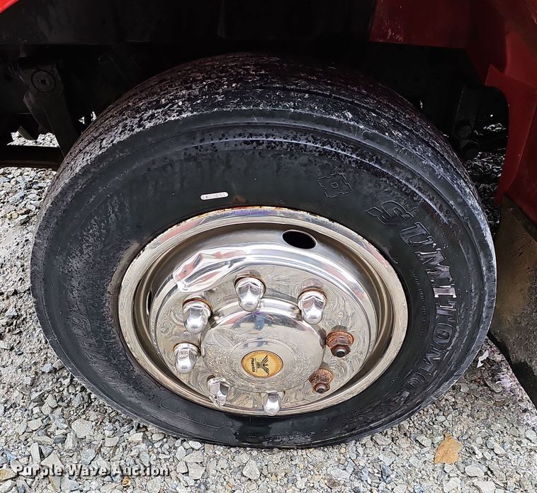 image for item NP9192 1997 International 4700  rollback truck