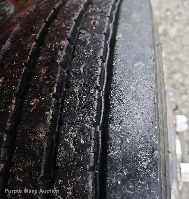 image for item NP9192 1997 International 4700  rollback truck