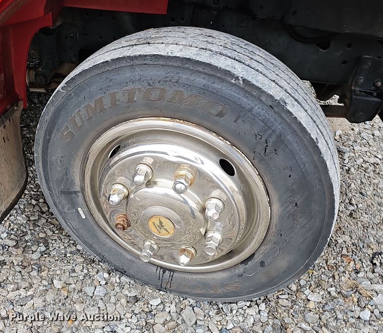 image for item NP9192 1997 International 4700  rollback truck