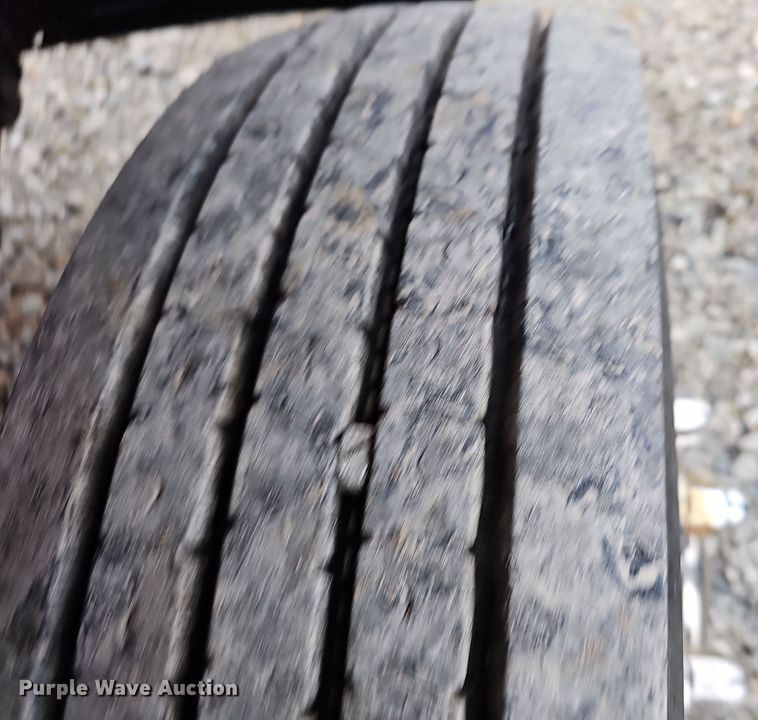 image for item NP9192 1997 International 4700  rollback truck