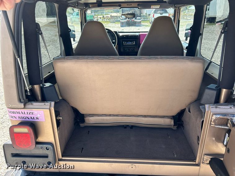 image for item NQ9878 1999 Jeep Wrangler Sport  SUV