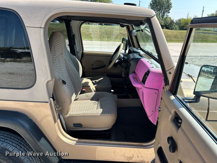 image for item NQ9878 1999 Jeep Wrangler Sport  SUV