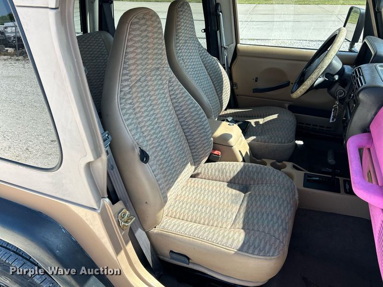 image for item NQ9878 1999 Jeep Wrangler Sport  SUV