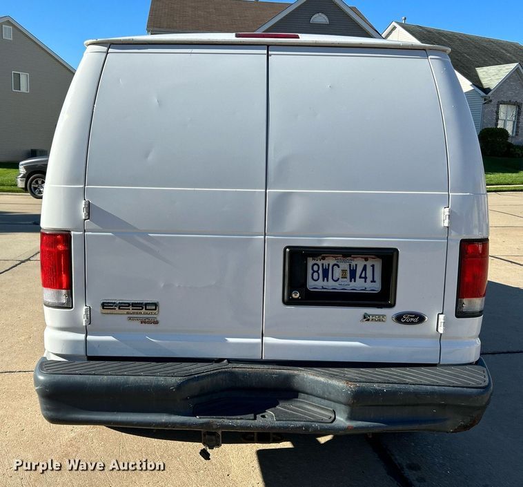 image for item NQ9968 2013 Ford E250 Super Duty  van
