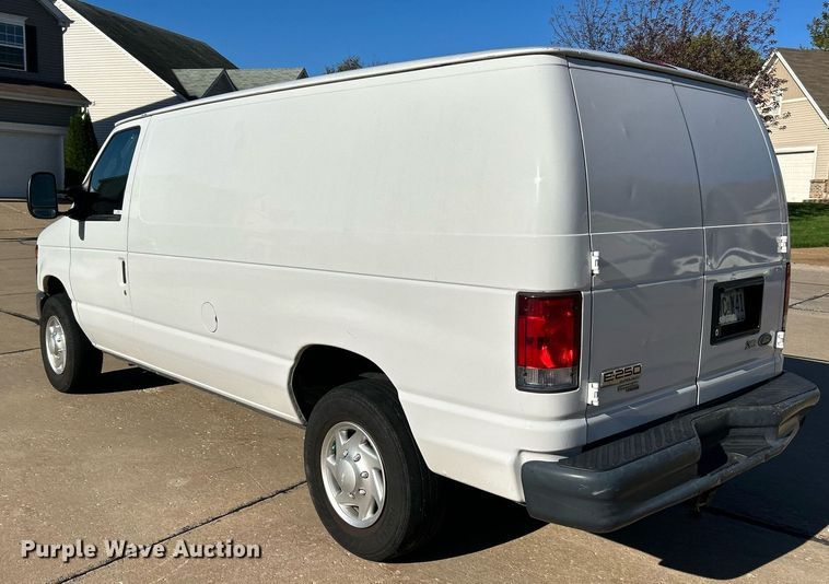 image for item NQ9968 2013 Ford E250 Super Duty  van
