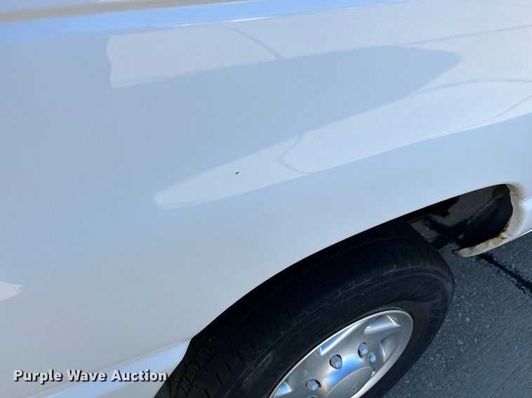 image for item NQ9968 2013 Ford E250 Super Duty  van