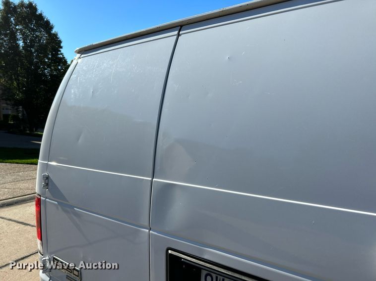image for item NQ9968 2013 Ford E250 Super Duty  van