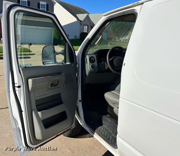 image for item NQ9968 2013 Ford E250 Super Duty  van