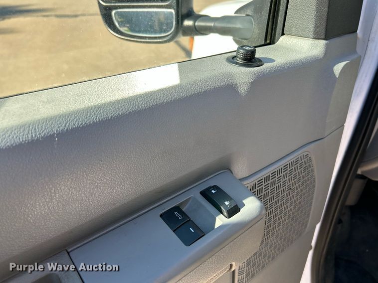 image for item NQ9968 2013 Ford E250 Super Duty  van