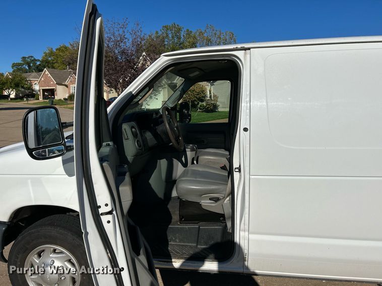 image for item NQ9968 2013 Ford E250 Super Duty  van