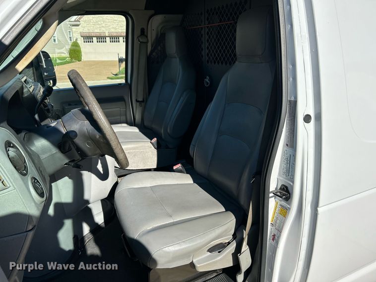image for item NQ9968 2013 Ford E250 Super Duty  van