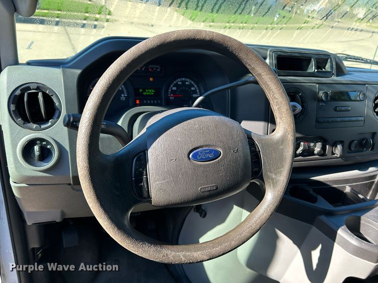 image for item NQ9968 2013 Ford E250 Super Duty  van