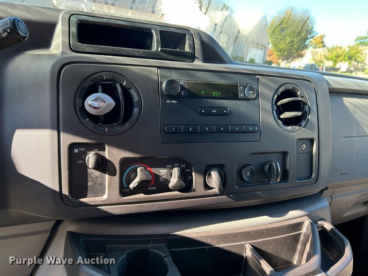 image for item NQ9968 2013 Ford E250 Super Duty  van