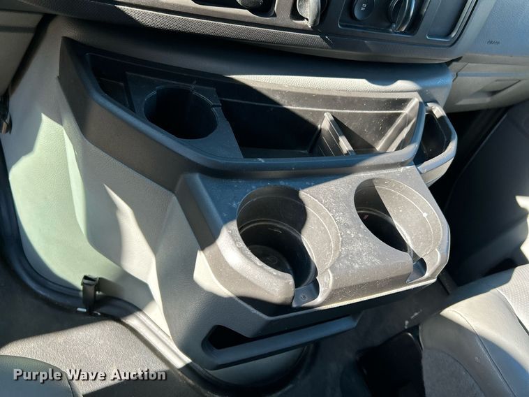 image for item NQ9968 2013 Ford E250 Super Duty  van