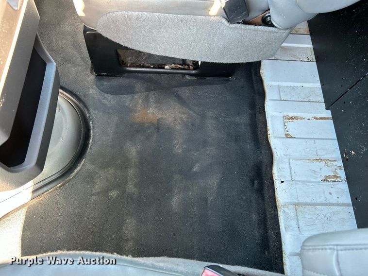 image for item NQ9968 2013 Ford E250 Super Duty  van