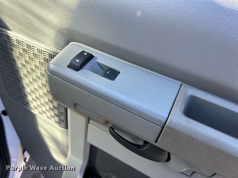 image for item NQ9968 2013 Ford E250 Super Duty  van