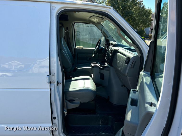 image for item NQ9968 2013 Ford E250 Super Duty  van