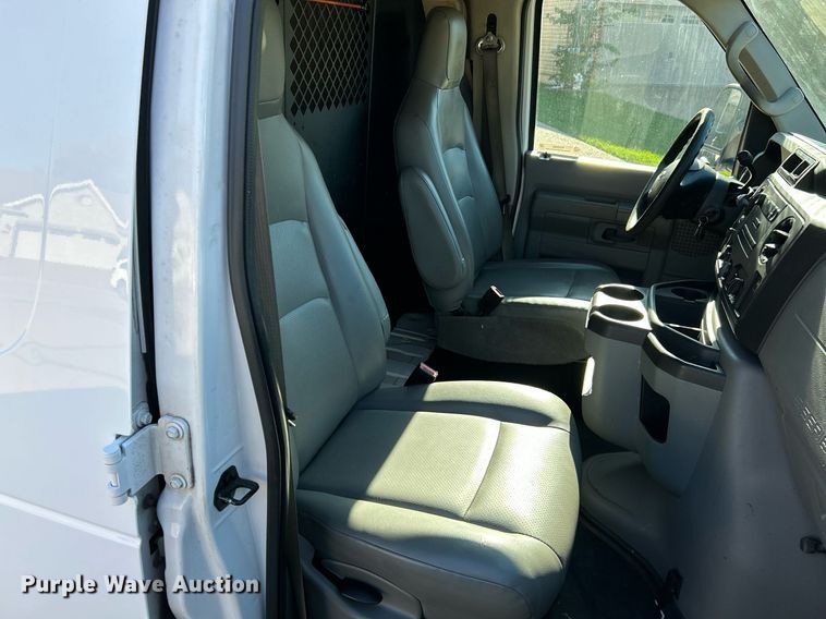 image for item NQ9968 2013 Ford E250 Super Duty  van