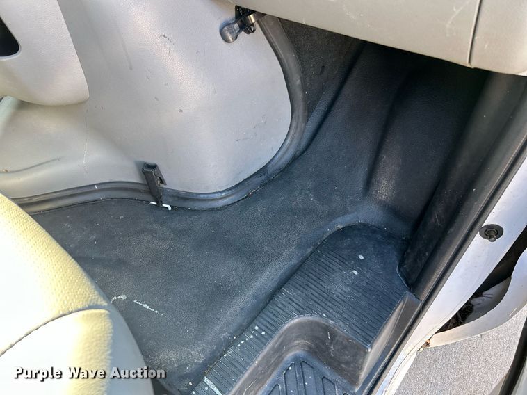 image for item NQ9968 2013 Ford E250 Super Duty  van