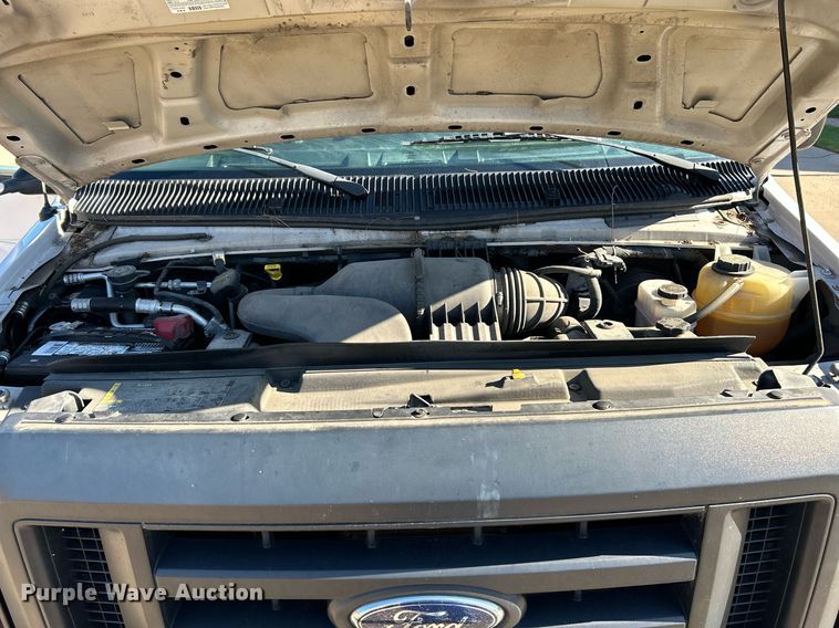 image for item NQ9968 2013 Ford E250 Super Duty  van