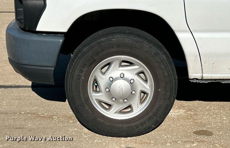 image for item NQ9968 2013 Ford E250 Super Duty  van