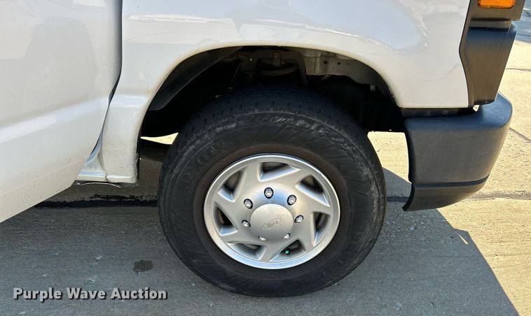 image for item NQ9968 2013 Ford E250 Super Duty  van