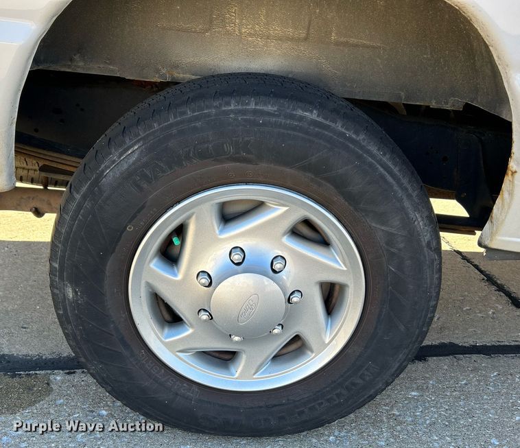 image for item NQ9968 2013 Ford E250 Super Duty  van