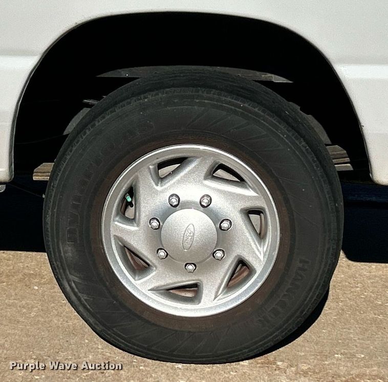 image for item NQ9968 2013 Ford E250 Super Duty  van