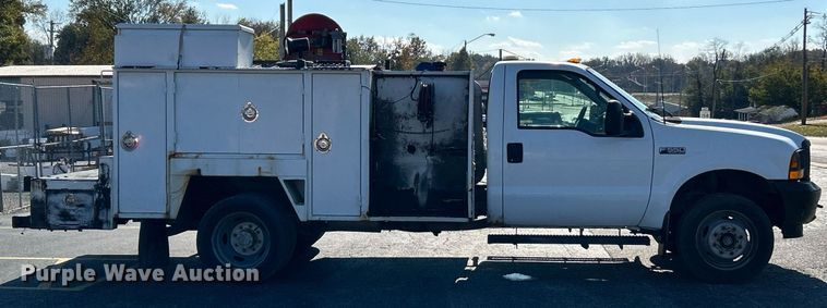 image for item NR9332 2001 Ford F550 Super Duty XL  utility / service truck