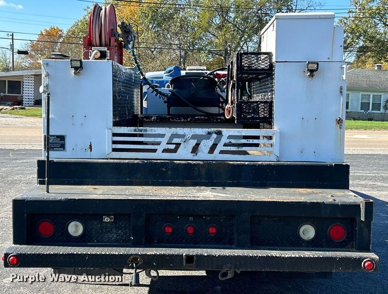 image for item NR9332 2001 Ford F550 Super Duty XL  utility / service truck