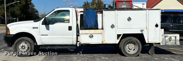 image for item NR9332 2001 Ford F550 Super Duty XL  utility / service truck