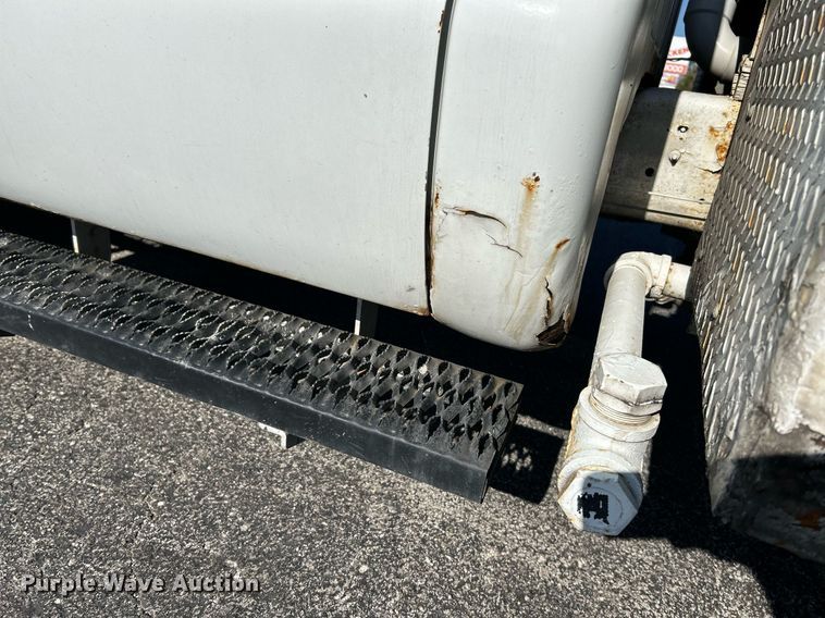 image for item NR9332 2001 Ford F550 Super Duty XL  utility / service truck