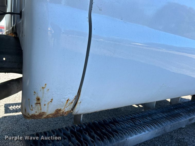 image for item NR9332 2001 Ford F550 Super Duty XL  utility / service truck