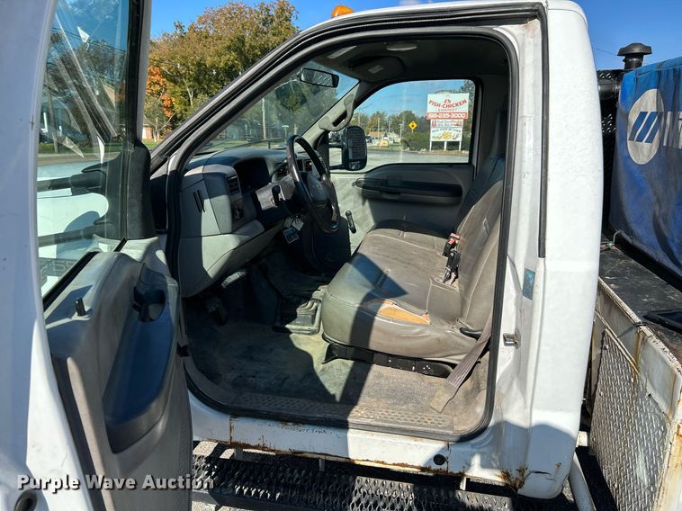 image for item NR9332 2001 Ford F550 Super Duty XL  utility / service truck