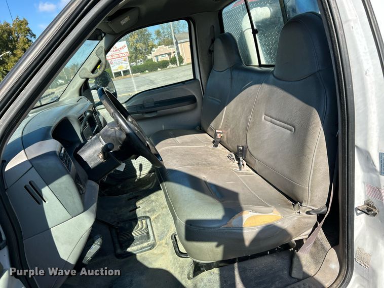 image for item NR9332 2001 Ford F550 Super Duty XL  utility / service truck