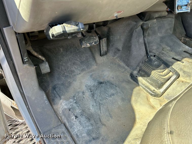 image for item NR9332 2001 Ford F550 Super Duty XL  utility / service truck