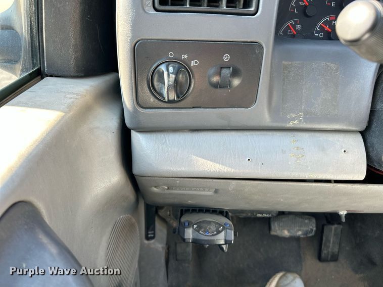 image for item NR9332 2001 Ford F550 Super Duty XL  utility / service truck