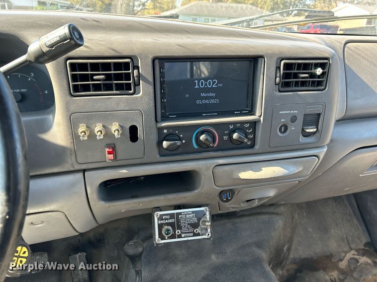 image for item NR9332 2001 Ford F550 Super Duty XL  utility / service truck