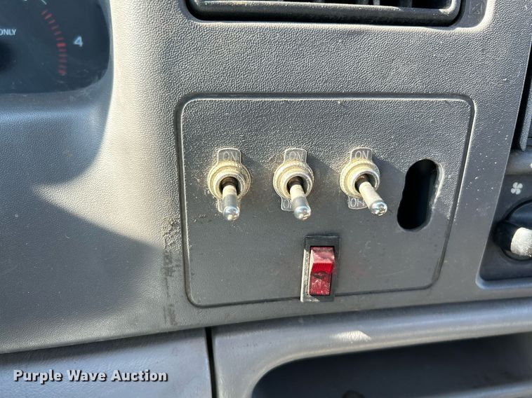 image for item NR9332 2001 Ford F550 Super Duty XL  utility / service truck