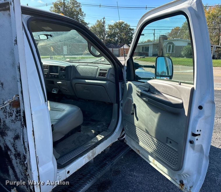 image for item NR9332 2001 Ford F550 Super Duty XL  utility / service truck