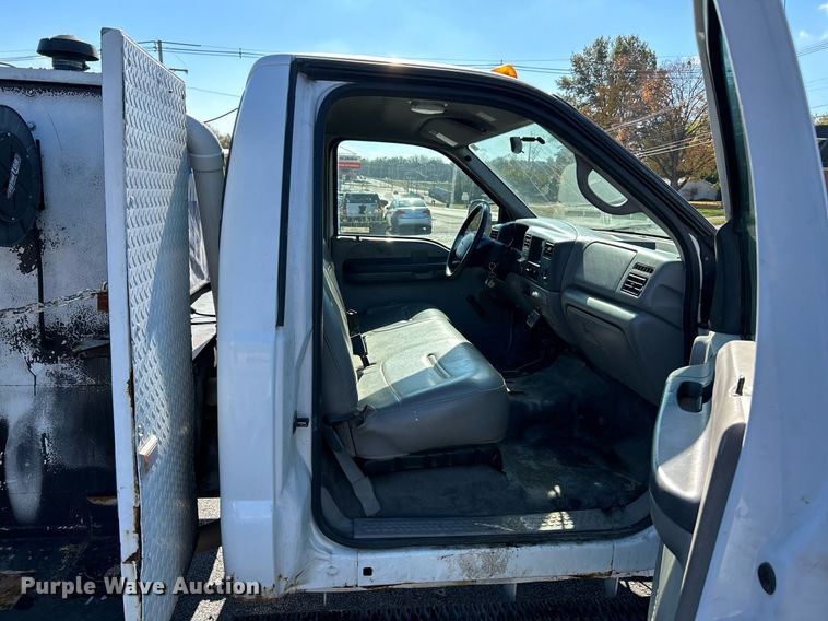 image for item NR9332 2001 Ford F550 Super Duty XL  utility / service truck