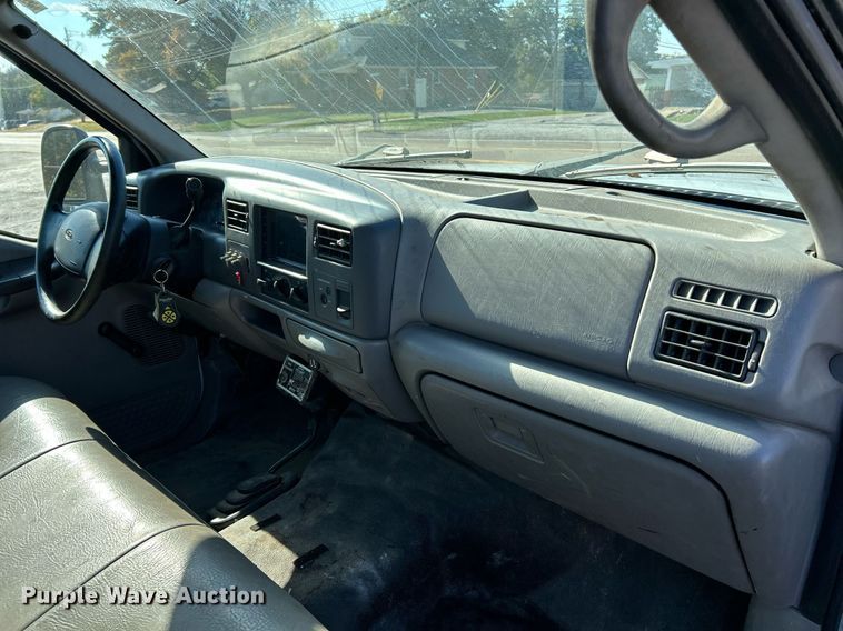 image for item NR9332 2001 Ford F550 Super Duty XL  utility / service truck