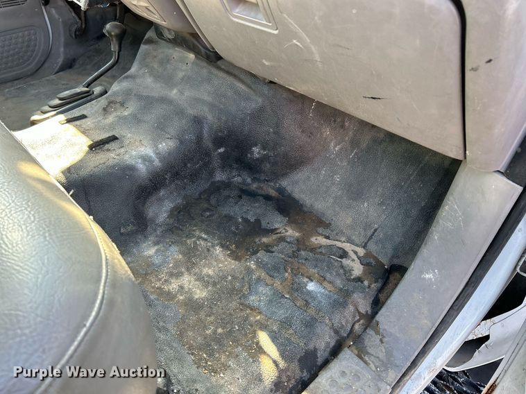 image for item NR9332 2001 Ford F550 Super Duty XL  utility / service truck