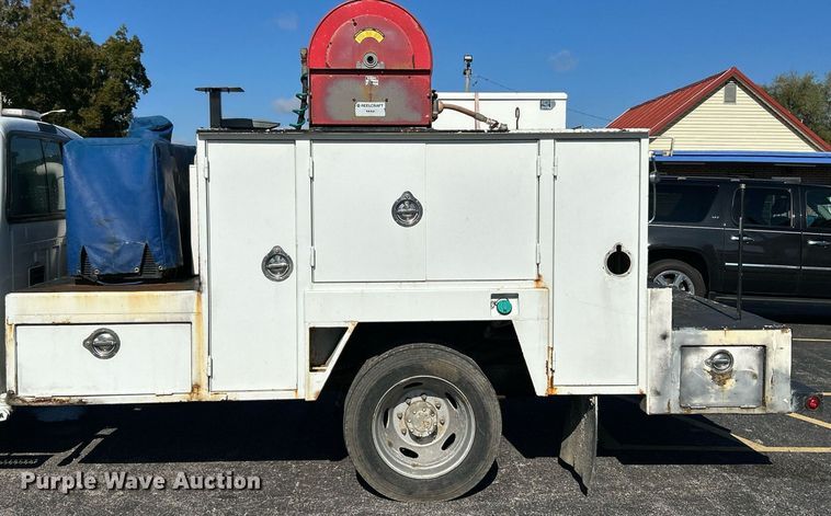 image for item NR9332 2001 Ford F550 Super Duty XL  utility / service truck