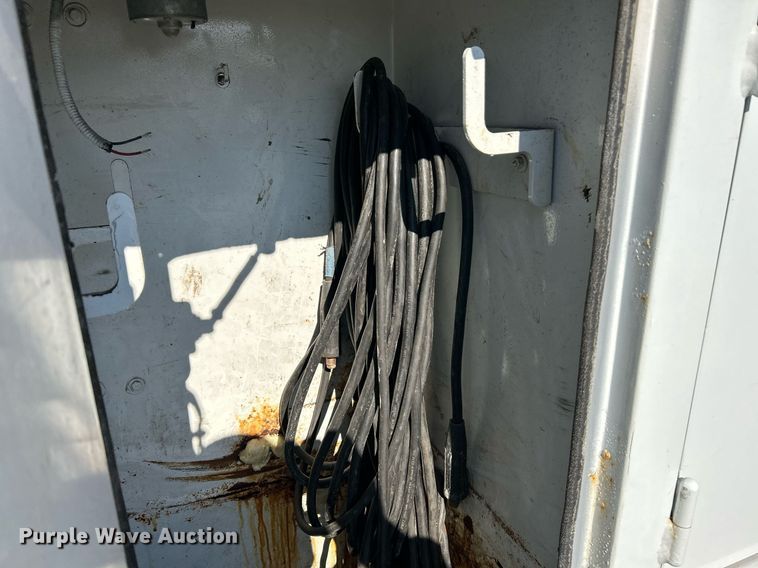 image for item NR9332 2001 Ford F550 Super Duty XL  utility / service truck