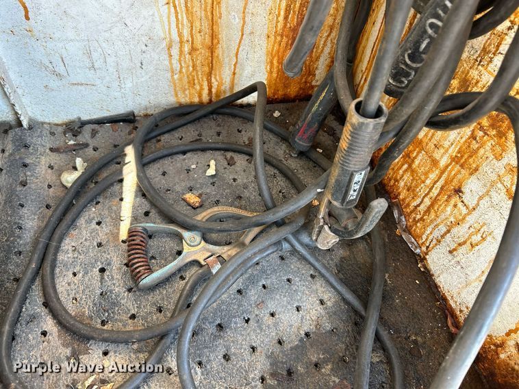 image for item NR9332 2001 Ford F550 Super Duty XL  utility / service truck